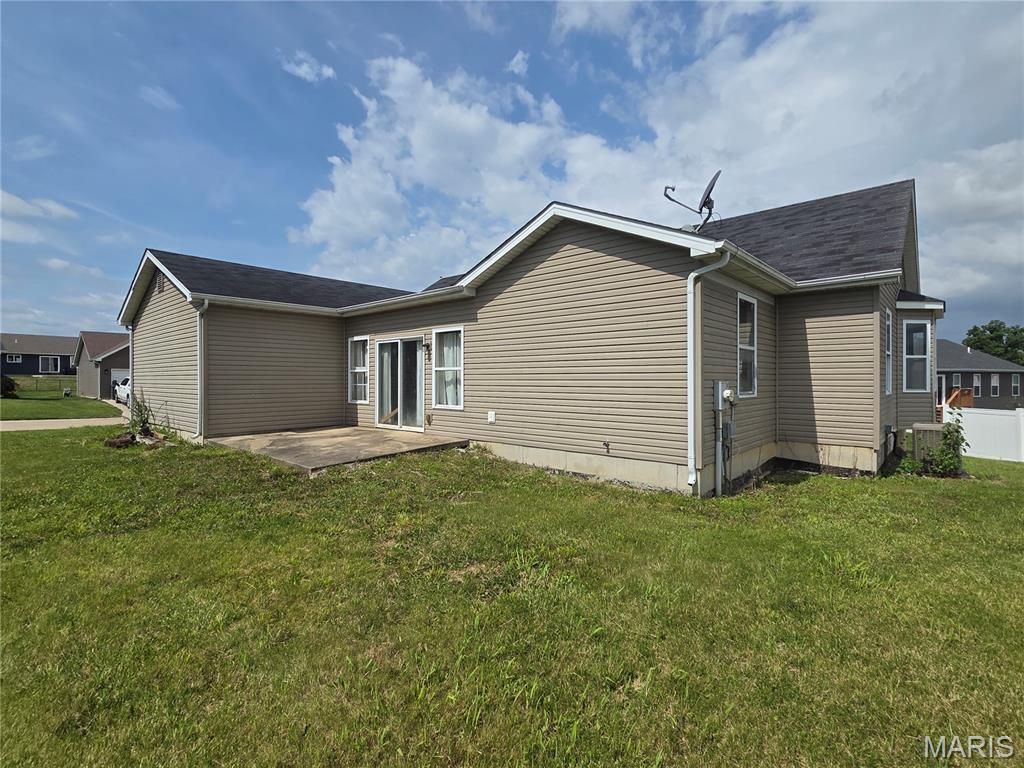 Image 16 of property listing at 3 Running River Court, Moscow Mills, MO 63362