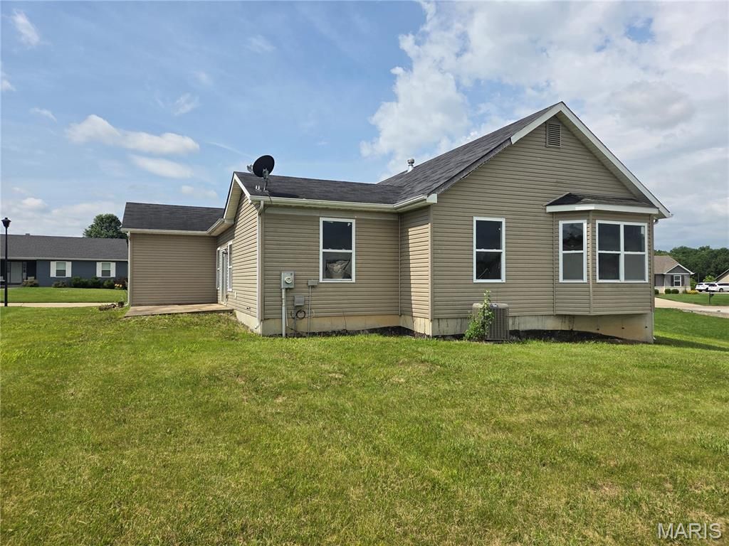 Image 17 of property listing at 3 Running River Court, Moscow Mills, MO 63362