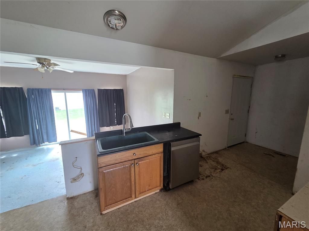 Image 8 of property listing at 3 Running River Court, Moscow Mills, MO 63362