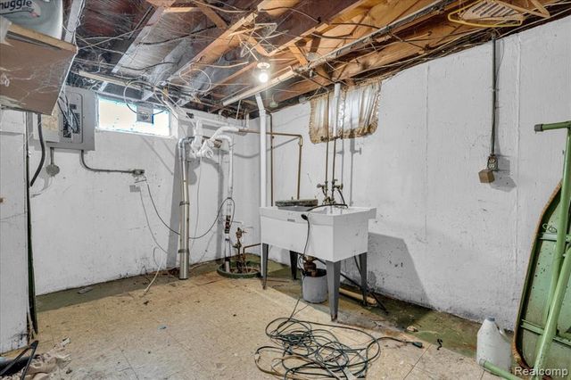 18979 Whitby Street, Livonia, MI 48152