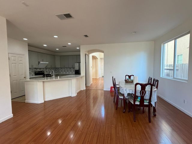 9742 Dartmoor Way, Elk Grove, CA 95757
