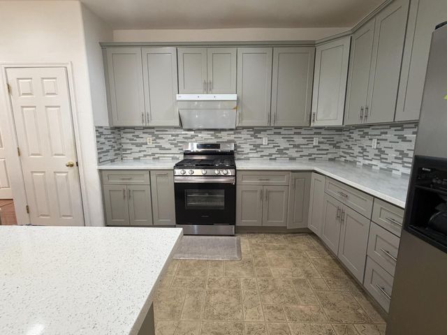 9742 Dartmoor Way, Elk Grove, CA 95757