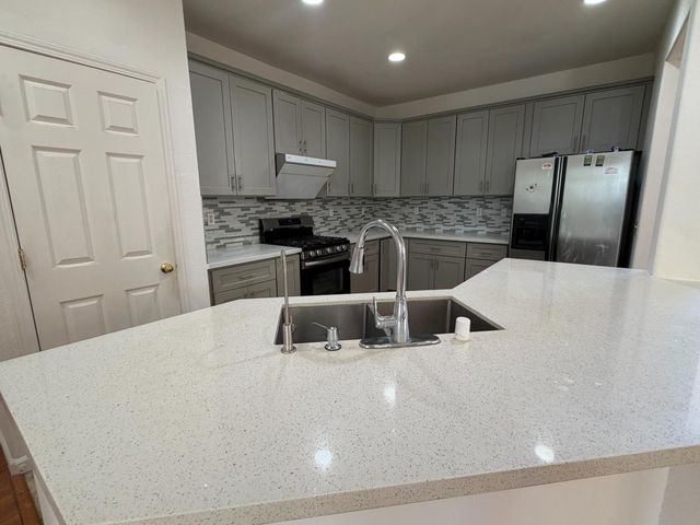 9742 Dartmoor Way, Elk Grove, CA 95757