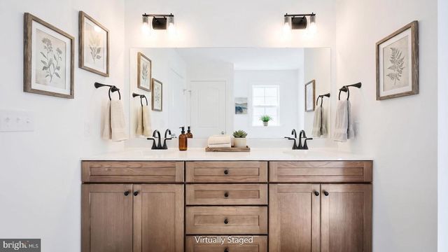 519 CHARLESTON DR, Mechanicsburg, PA 17055