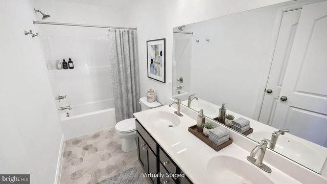519 CHARLESTON DR, Mechanicsburg, PA 17055