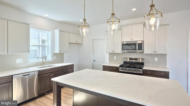 519 CHARLESTON DR, Mechanicsburg, PA 17055