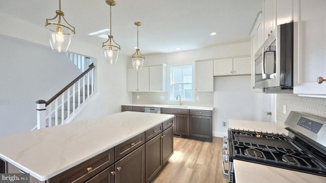 519 CHARLESTON DR, Mechanicsburg, PA 17055