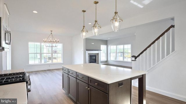 519 CHARLESTON DR, Mechanicsburg, PA 17055