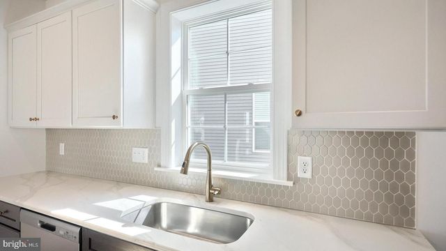 519 CHARLESTON DR, Mechanicsburg, PA 17055
