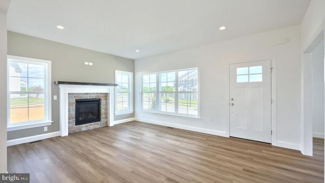 519 CHARLESTON DR, Mechanicsburg, PA 17055