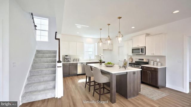 519 CHARLESTON DR, Mechanicsburg, PA 17055