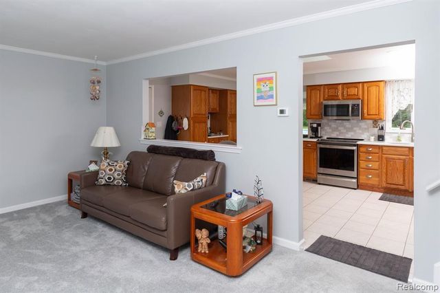 9026 Woodside Road, Northville, MI 48167