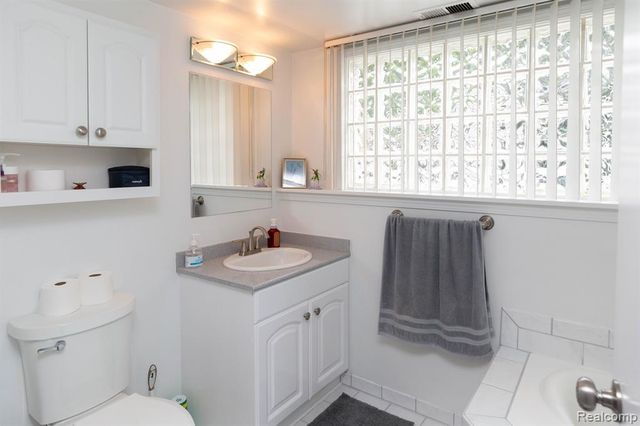 9026 Woodside Road, Northville, MI 48167