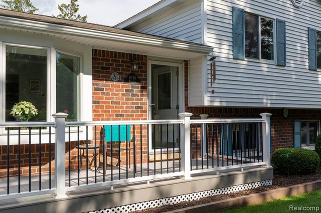 9026 Woodside Road, Northville, MI 48167