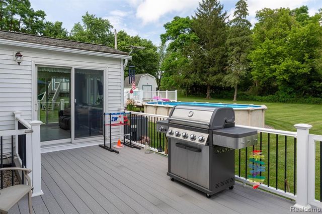 9026 Woodside Road, Northville, MI 48167