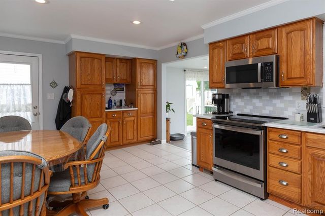 9026 Woodside Road, Northville, MI 48167