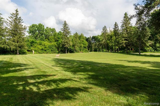 9026 Woodside Road, Northville, MI 48167
