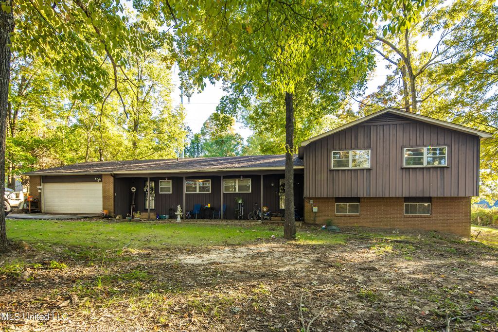1777 E Starlanding Road, Southaven, MS 38651