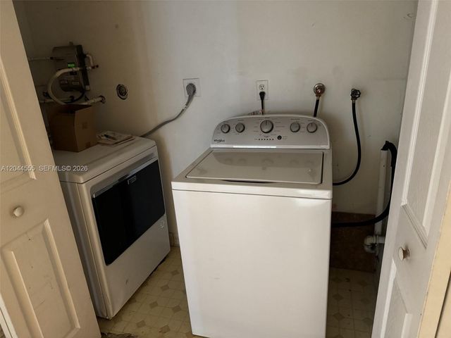 9371 Fontainebleau Boulevard I229, Miami, FL 33172