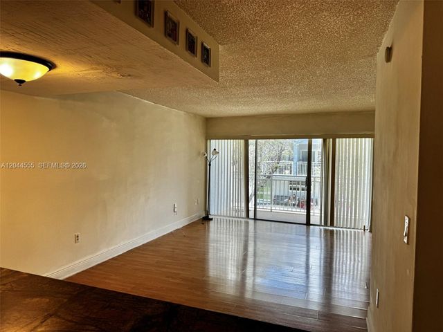 9371 Fontainebleau Boulevard I229, Miami, FL 33172
