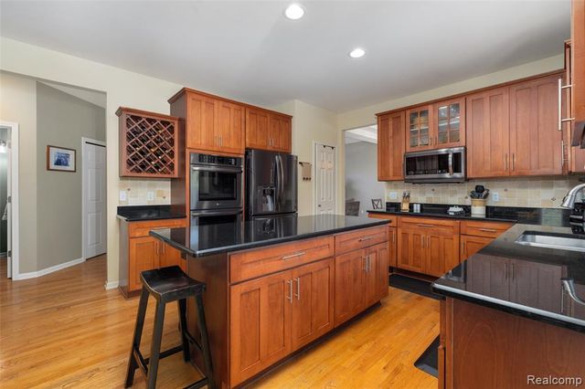 4617 Waterbury Drive, Clarkston, MI 48348
