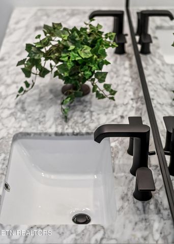 2244 Shipley School Rd, Cookeville, TN 38501