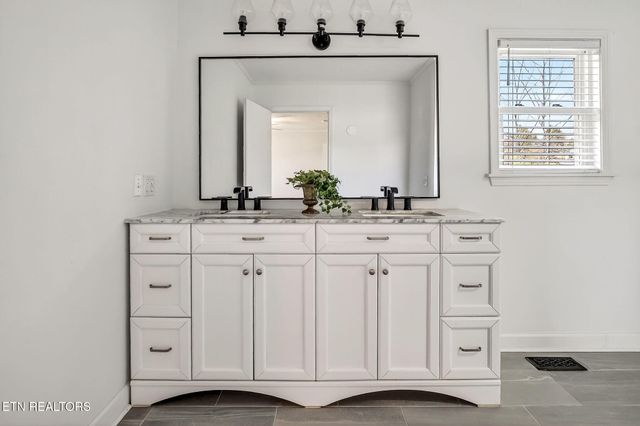 2244 Shipley School Rd, Cookeville, TN 38501