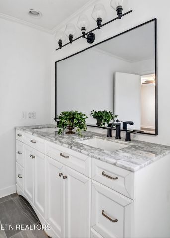 2244 Shipley School Rd, Cookeville, TN 38501