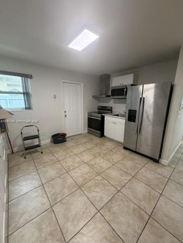 260 NW Dr 260 260, Miami, FL 33126