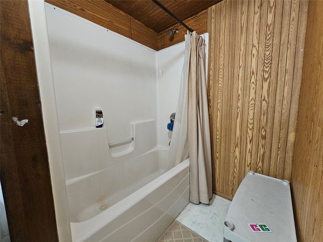 1207 Rolling Meadows Road, Marshalltown, IA 50158