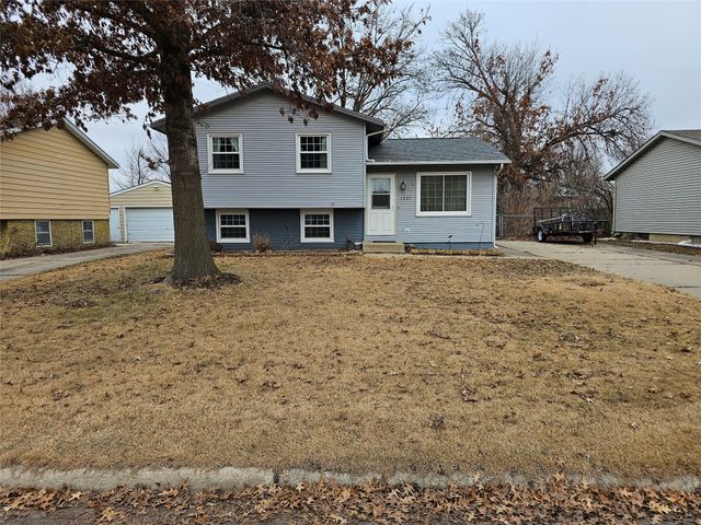 1207 Rolling Meadows Road, Marshalltown, IA 50158