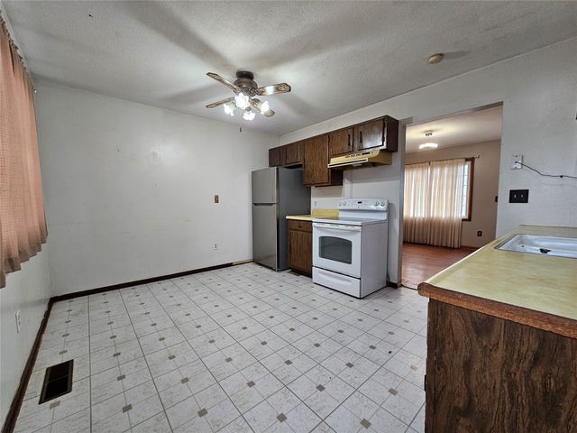 1207 Rolling Meadows Road, Marshalltown, IA 50158