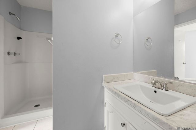 8091 Bayou Fountain Ave, Baton Rouge, LA 70820