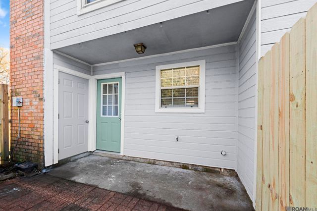 8091 Bayou Fountain Ave, Baton Rouge, LA 70820