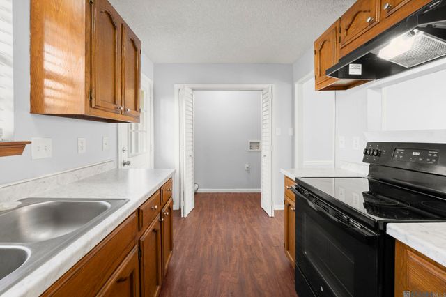 8091 Bayou Fountain Ave, Baton Rouge, LA 70820