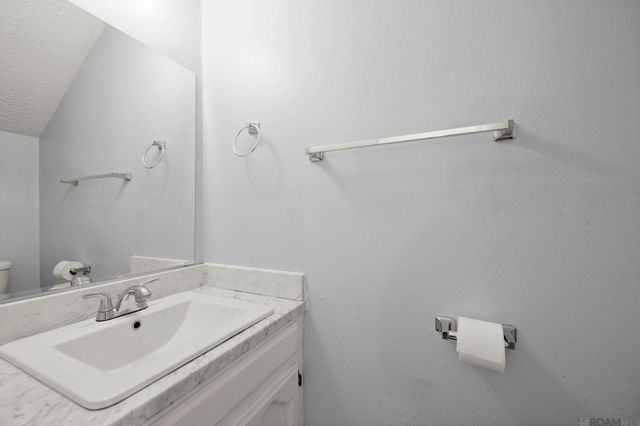 8091 Bayou Fountain Ave, Baton Rouge, LA 70820