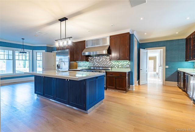 12 Cowdray Park Drive, Armonk, NY 10504