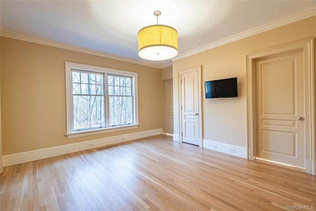 12 Cowdray Park Drive, Armonk, NY 10504