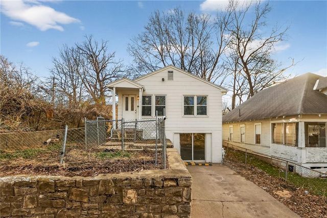 8727 E Lexington Avenue, Independence, MO 64053