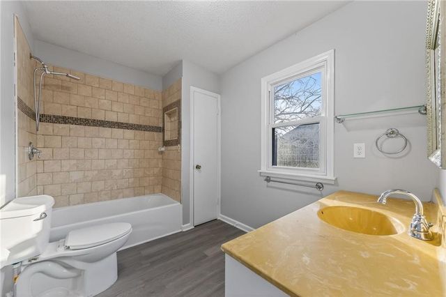 8727 E Lexington Avenue, Independence, MO 64053