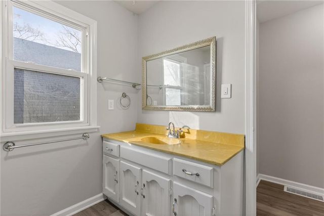 8727 E Lexington Avenue, Independence, MO 64053