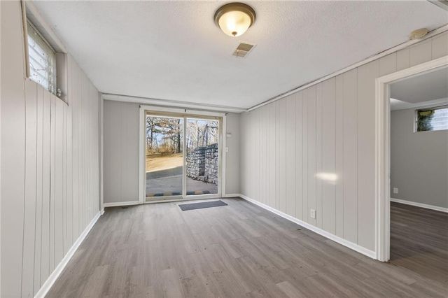 8727 E Lexington Avenue, Independence, MO 64053