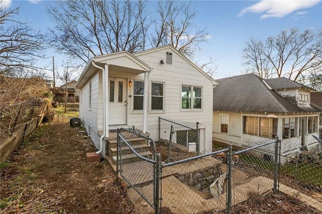 8727 E Lexington Avenue, Independence, MO 64053