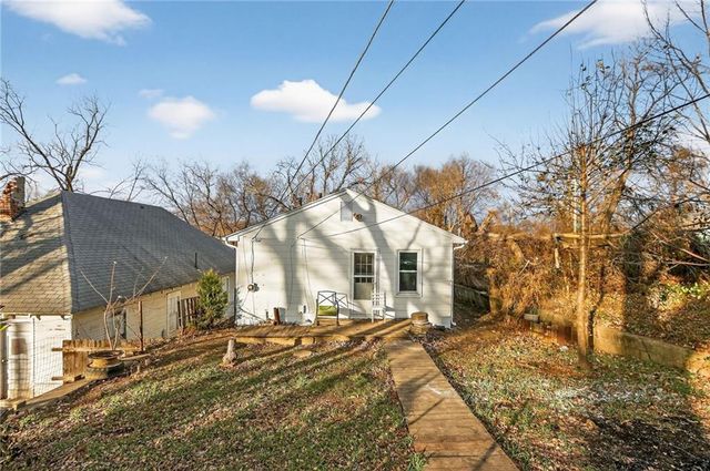 8727 E Lexington Avenue, Independence, MO 64053