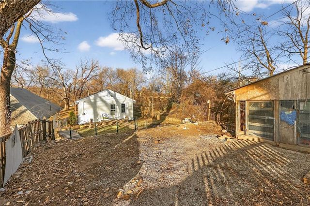 8727 E Lexington Avenue, Independence, MO 64053