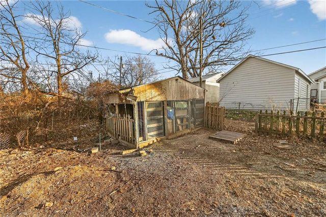 8727 E Lexington Avenue, Independence, MO 64053