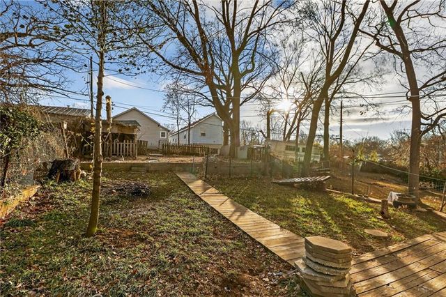 8727 E Lexington Avenue, Independence, MO 64053