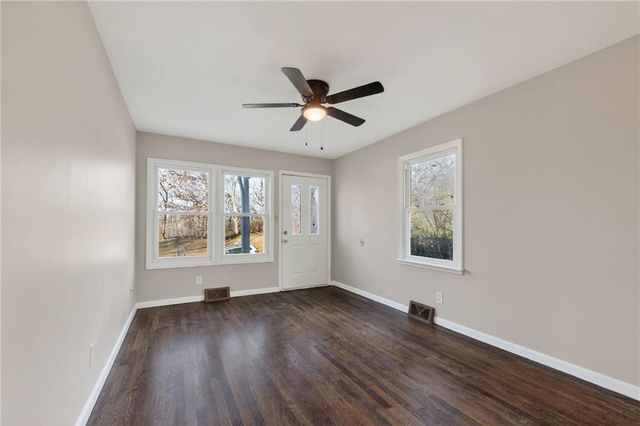 8727 E Lexington Avenue, Independence, MO 64053