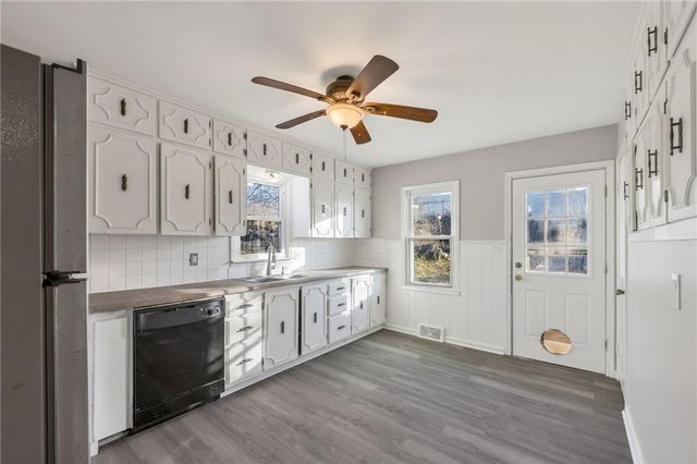 8727 E Lexington Avenue, Independence, MO 64053