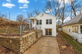 8727 E Lexington Avenue, Independence, MO 64053